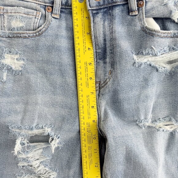 NWT American Eagle Y2K Thrashed Grunge Mom Jeans 0 Short Light Wash - Picture 16 of 16